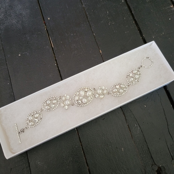 Dillard's Silver Pearl Rhinestone Toggle Bracelet Fancy Dressy Wedding Bridal - Picture 1 of 6